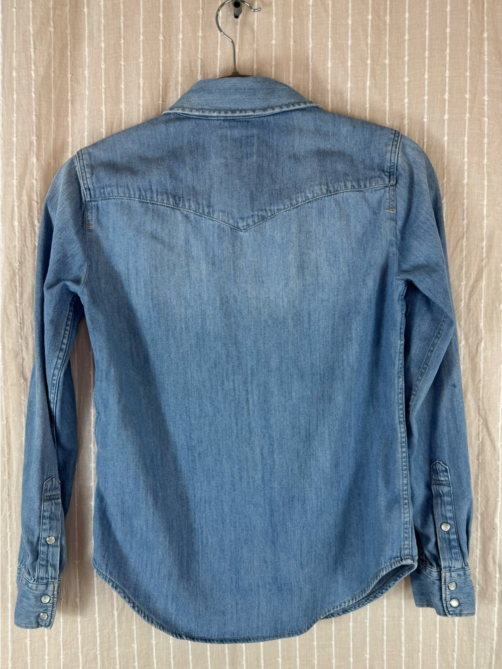 Levi's Blue Denim Shirt with Pearlescent Snap Buttons in XS - Picture 7 of 15